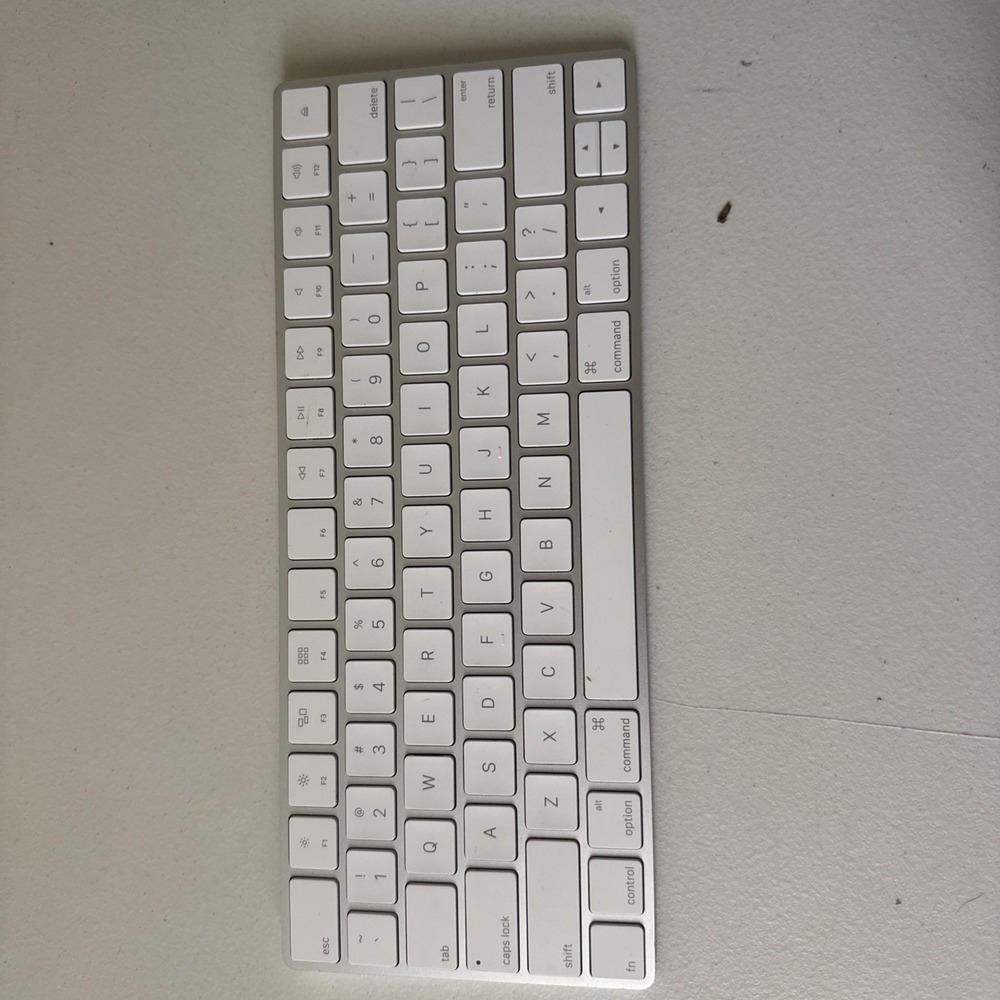 Apple Magic A1644 KeyboardLightning Connector Rechargeable Battery